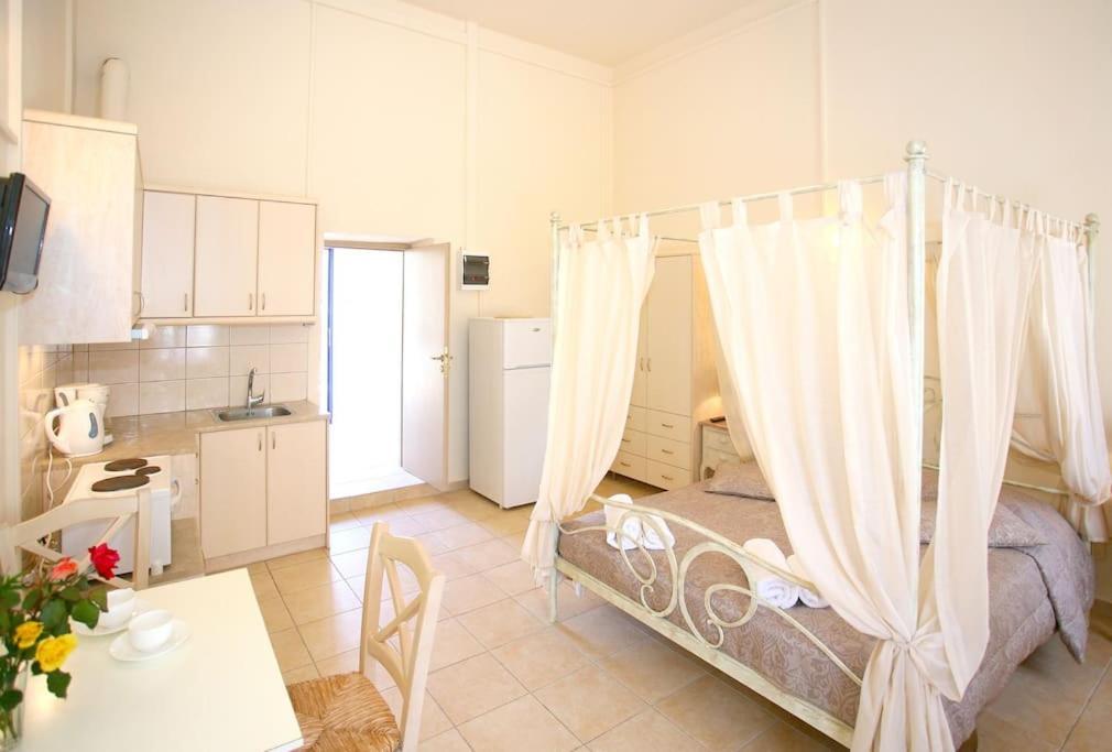 On The Beach Apartments Khóra Sfakíon المظهر الخارجي الصورة